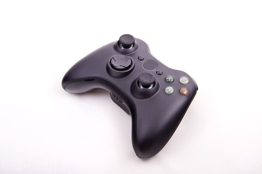 joystick del joc, joystick, gamepad, controlador, botó, consola, oficina, pasatemps, ordinador, clau, control remot, Ningú, consola de jocs, enquesta sobre temes, manipulació, fons blanc, tir de l'estudi, a l'interior, tallar, cap gent, sol objecte, primer pla, color negre, control, natura morta, comunicació, cultura i entreteniment artístic, signe, directament a sobre, tecnologia, còpia espai, senyal d'advertència, Llei, disseny, color plata, 5K