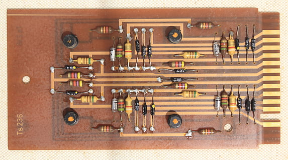 ordinateur, Matériel, pcb, imprimé, circuit, planche, Konrad Zuse, outil de travail, choix, personne, métal, grand groupe d'objets, variation, à l'intérieur, outil, outil à main, équipement, contrôle, construction de murs, journée, fermer, atelier, clé, collection, robinet, charpenterie, bois - matériau, 4K, CC0, domaine public, libre de droits