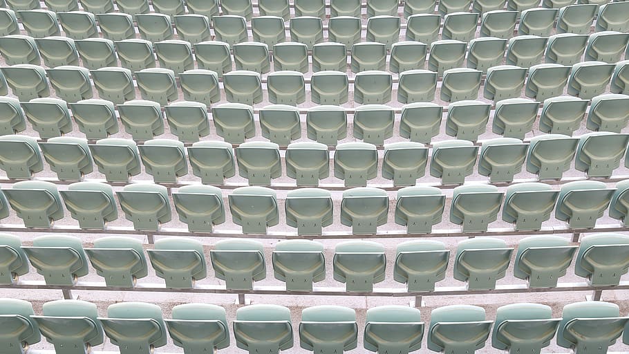 sæder, stadion, tom, publikum, arena, rækker, stole, offentlig, bleachers, begivenhed, i en række, mønster, gentagelse, baggrunde, stor gruppe af objekter, fuld ramme, bestille, ingen mennesker, hvid farve, keramik, metal, porcelæn, plade, moderne, cirkel, form, design, geometrisk form, side om side, indendørs, stål, legering, 5K