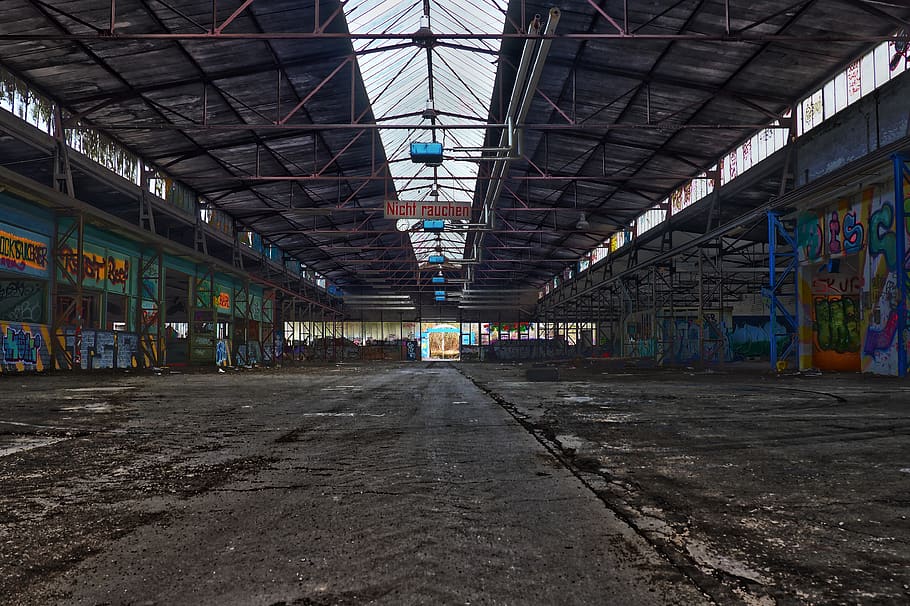 arquitectura, abandonat, vell, edifici, magatzem, buit, maó, brut, malalt, pforphoto, decaïment, trencar, destrucció, oblida't, ruïna, trencat, llocs perduts, caduc, fàbrica, antiga fàbrica, construcció de fàbrica, planta industrial, indústria, deteriorat, lamentable, graffiti, edifici antic, edifici industrial, llocs oblidats, fosc, perdut, hdr, imatge hdr, estrany, trist, finestra, dins, estructura construïda, el camí a seguir, direcció, a l'interior, sostre, perspectiva decreixent, cap gent, dia, transport, absència, multicolor, creativitat, ciutat, art i artesania, 4K