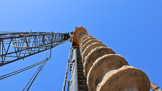 dangus, bokštas, kasimo mašina, mėlyna, industrija, švarus dangus, pobūdį, architektūra, žemas kampo vaizdas, dieną, nėra žmonių, metalo, pastatyta struktūra, lauke, technologijos, transportavimas, saulėtas, žmogus padarė, verslo finansai ir pramonė, kuro ir energijos gamyba, įranga, vanduo, burlaivis, 4K, CC0, Viešasis domenas, nemokamai