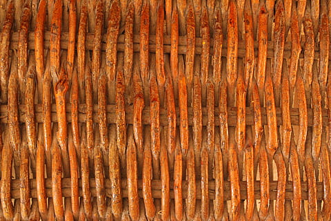 trama di vimini, struttura della sedia, struttura, sfondi, fotogramma intero, Marrone, modello, strutturato, nessuno, legno - materiale, legna, colore arancione, avvicinamento, astratto, metallo, venatura del legno, arrugginito, natura, giorno, modello naturale, vecchio, a strisce, effetto strutturato, 5K, CC0, dominio pubblico, privo di copyright