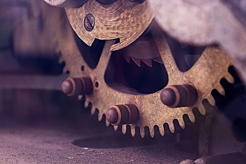 Ozubené kolo, stroj, makro, mechanika, elektronika, funkce, zařízení, strojní část, detail, uvnitř, kov, stroje, průmysl, nikdo, rezavý, selektivní zaměření, stálý život, jeden objekt, složitost, zaměřit se na popředí, kolo, muž, podnikání, výrobní zařízení, jednoho zvířete, zoubkovaný, kůže, 5K, CC0, veřejná doména, bez autorských práv