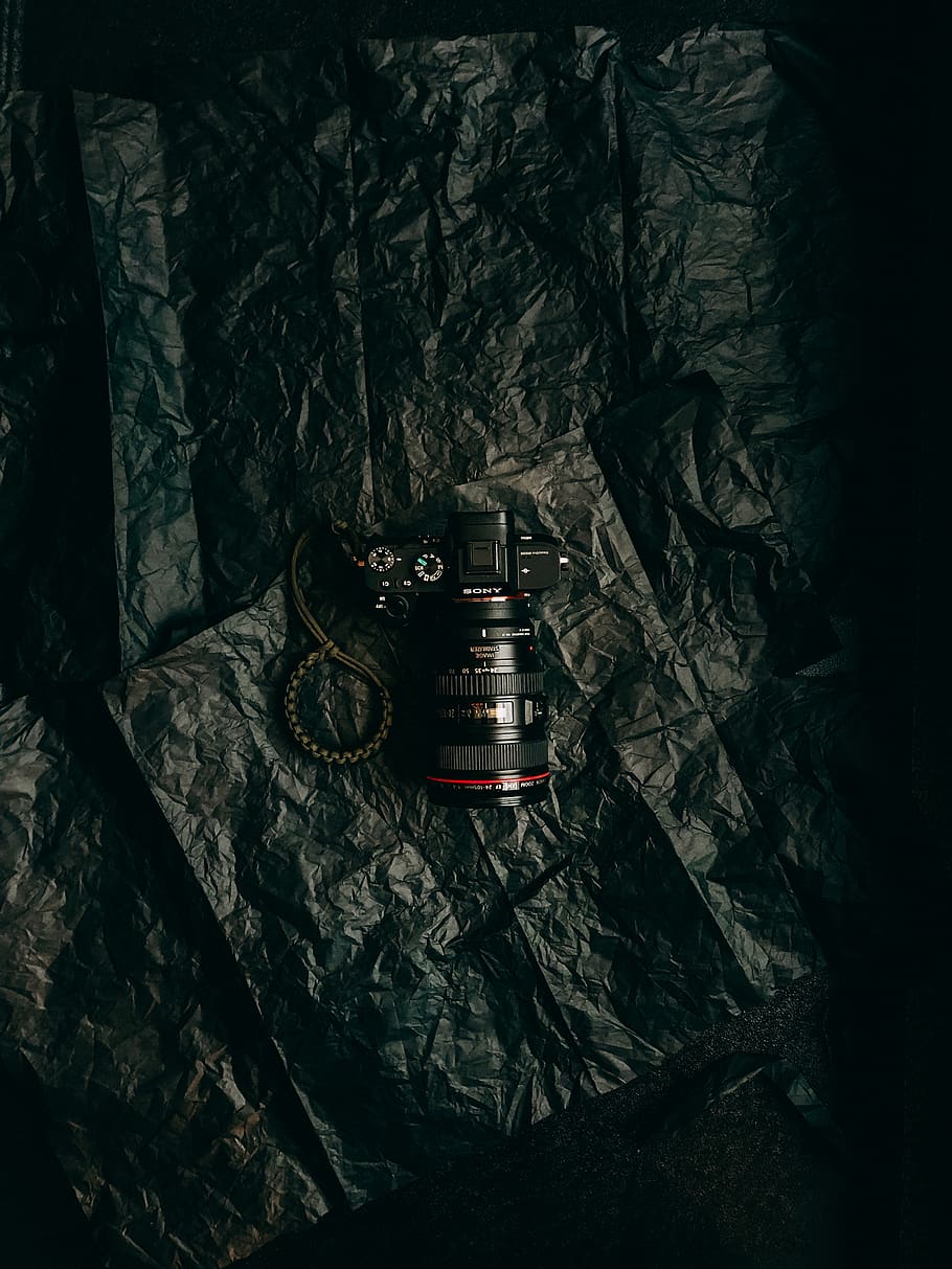 càmera dslr negra, electrònica, càmera, textura, negre, canviant d'humor, lent de canó, canó 24-105 f4, tret d'iphone, paracord, èpica, fons de pantalla, sony, peter mckinnon, sony a7ii, fosc, lent de la càmera, edifici, arquitectura, Torre del Rellotge, torre, arbre, cap gent, planta, naturalesa, terra, sòlid, vista d’angle alt, bosc, tecnologia, dia, a l'aire lliure, material de fusta, rock, branca, comunicació, estructura construïda, 4K