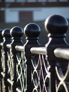 arhitectură, posturi, model, formă, fierărie, metal, nici o persoana, a închide, selectiv, gard, zi, Securitate, Siguranță, limite, barieră, culoare neagră, în aer liber, protecţie, balustradă, construită, să se concentreze asupra primelor elemente, conexiune, pion - piesa de sah, 2K, CC0, domeniu public, fără drepturi de autor
