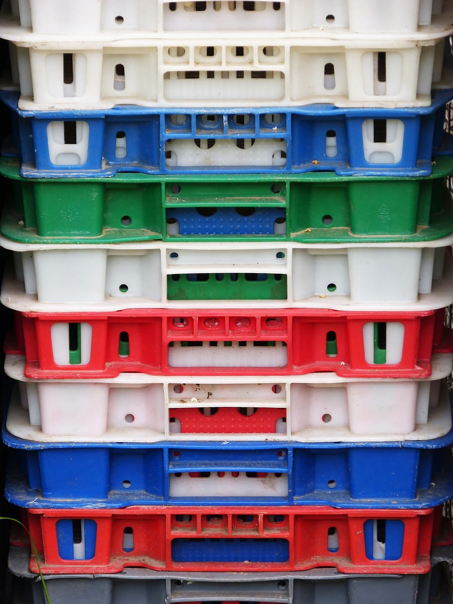 caixes, pila, Munt, plàstic, colors, envasos, multicolor, en fila, cap gent, vermell, dia, elecció, blau, a l'interior, gran grup d'objectes, patró, Color blanc, arranjament, buit, transport, color verd, arquitectura, ordre, 4K