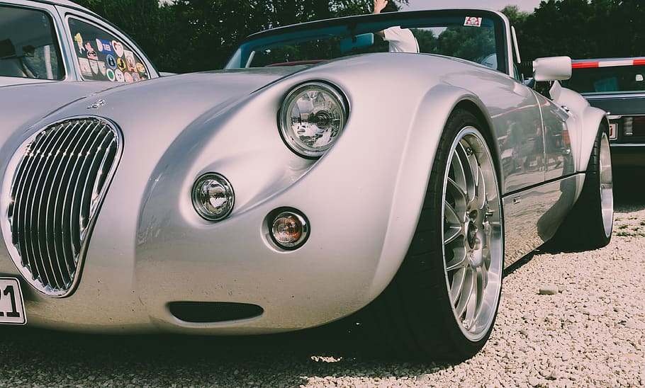 Oldtimer, nostalgisch, Cabrio, historisch, Silber-, Auto, glänzend, Landfahrzeug, Transportmittel, Kraftfahrzeug, Transport, Tag, Scheinwerfer, Retro-Stil, keine Leute, Metall, stationär, draußen, weiße Farbe, Natur, Nahansicht, Straße, Stadt, Reichtum, Rad, Luxus, Chrom, 4K