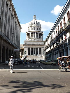 ingegneria, Campidoglio, costruzione, architettura, esterno dell'edificio, struttura costruita, cupola, città, cielo, persone reali, mezzi di trasporto, gruppo di persone, viaggio, giorno, natura, uomini, luce del sole, destinazioni di viaggio, strada, modo di trasporto, nuvola - cielo, all'aperto, colonna architettonica, governo, 4K, CC0, dominio pubblico, privo di copyright
