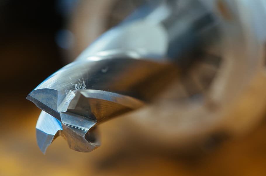 nástroj, vrtat, bit, zařízení, práce, konstrukce, průmysl, vrtání, stroj, technologie, mechanický, průmyslový, dílna, detail, uvnitř, selektivní zaměření, odraz, nikdo, studio shot, napít se, zaměřit se na popředí, jídlo a pití, jeden objekt, kov, občerstvení, hospodářství, ostrý, extrémní detail, lesklý, zvířat, stříbrné barvy, 4K