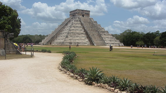 chichen itza, maya, ruins, architecture, ancient, history, ancient civilization, pyramid, the past, travel, travel destinations, built structure, cloud - sky, tourism, nature, sky, day, plant, tree, place of worship, incidental people, archaeology, outdoors, 4K, CC0, public domain, royalty free