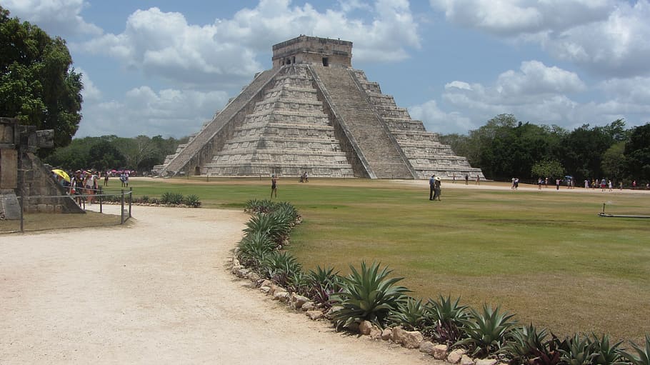 chichen itza, Maya, ruïnes, arquitectura, antic, història, civilització antiga, piràmide, el passat, viatjar, destinacions de viatge, estructura construïda, núvol - cel, turisme, naturalesa, cel, dia, planta, arbre, lloc de culte, persones incidentals, arqueologia, a l'aire lliure, 4K