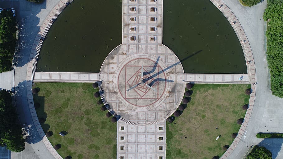 aereo, costruzione, cerchio, forma geometrica, architettura, esterno dell'edificio, forma, struttura costruita, nessuno, giorno, città, destinazioni di viaggio, vista dall'alto, viaggio, natura, tempo, all'aperto, orologio, Torre, colore verde, 5K