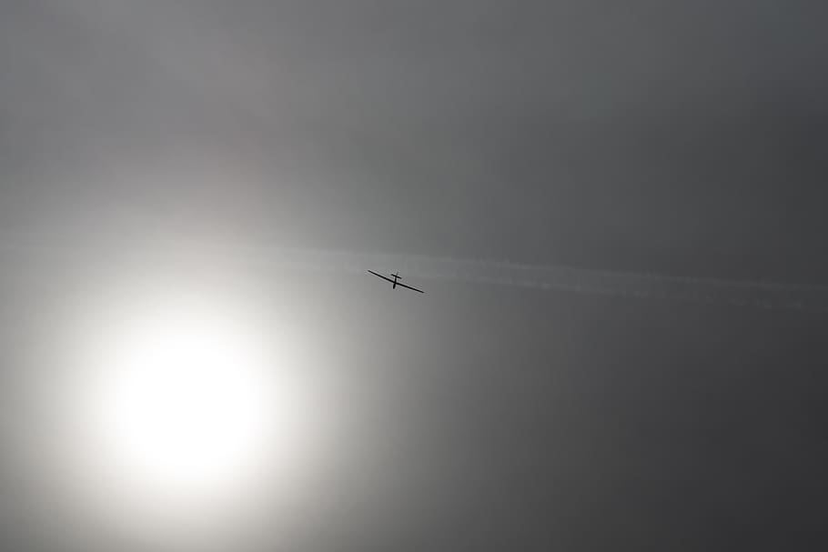 planador, lliscament, dom, aire, volant, flotar, treure, cel, cobert, nebulós, sol, en solitari, individualment, manera de transport, vehicle aeri, transport, avió, viatjar, cap gent, a l'aire, en moviment, naturalesa, vista d’angle baix, viatge, moviment, còpia espai, núvol - cel, a l'aire lliure, bellesa a la natura, silueta, indústria aeroespacial, arribada, 5K