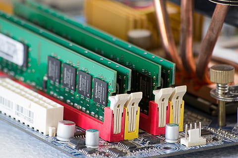 muistisirut, muisti, RAM, ram-muisti, lauta, elektroniikka, transistori, johtimet, komponentit, Sähkötekniikka, tekniikka, nykyinen, piiri, ic, sisällä, vihreä väri, piirilevy, elektroniikkateollisuus, lähikuva, yhteys, ala, valikoiva tarkennus, ei ihmisiä, laitteet, tietokone, pöytä, tiede, viestintä, liiketoiminta, Internet, kontti, tietokonelaitteisto, terveydenhuolto ja lääketiede, , CC0, public domain, rojaltivapaa