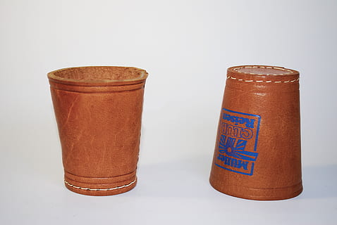 contenitore, vecchio, vuoto, fatto a mano, cubo, girato in studio, cibo e bevande, bere, sfondo bianco, in casa, rinfresco, due oggetti, nessuno, natura morta, cibo, avvicinamento, tazza, ritagliare, bevanda calda, Marrone, Coca Cola, bicchiere, attrezzature domestiche, tazza di caffè, bevanda analcolica, vasellame, 4K, CC0, dominio pubblico, privo di copyright