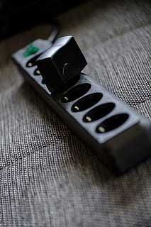 încărcător, priză, cablu de alimentare, conector multiplu, distribui, distribuitor, energie, actual, electricitate, Elektrik, Salvați, în interior, selectiv, nici o persoana, masa, natură moartă, a închide, comunicare, armă, culoare neagră, tehnologie, vedere în unghi mare, textil, arta culturii și divertismentului, un singur obiect, studio shot, pistol, număr, lemn - material, Securitate, blugi, 5K, CC0, domeniu public, fără drepturi de autor