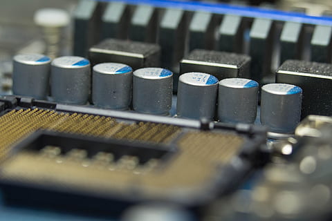 condensateurs, CPU, intel, processeur, La technologie, électronique, planche, ordinateur, circuit, carte mère, pcb, Matériel, composant, système, fermer, mise au point sélective, contrôle, à l'intérieur, industrie, partie informatique, matériel d'enregistrement sonore, équipement informatique, personne, lien, mélangeur sonore, puce informatique, Industrie électronique, Panneau de contrôle, équipement audio, électricité, équipement, composant électrique, 5K, CC0, domaine public, libre de droits