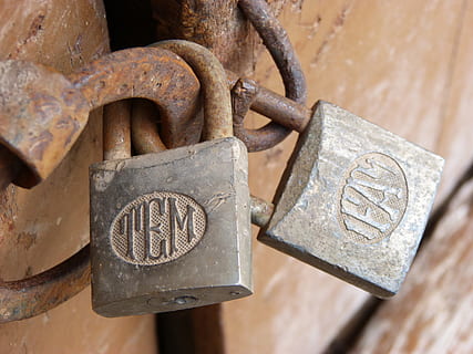 rusty, old, rust, padlock, iron, close, closed, ensure, make sure, metal, lock, safety, protection, security, close-up, no people, day, chain, focus on foreground, fence, weathered, boundary, barrier, outdoors, gate, communication, 4K, CC0, public domain, royalty free