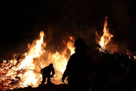 easter fire, flame, fire, burning, heat - temperature, fire - natural phenomenon, nature, night, bonfire, real people, men, silhouette, rear view, log, motion, standing, glowing, people, occupation, wood - material, campfire, rescue worker, 5K, CC0, public domain, royalty free