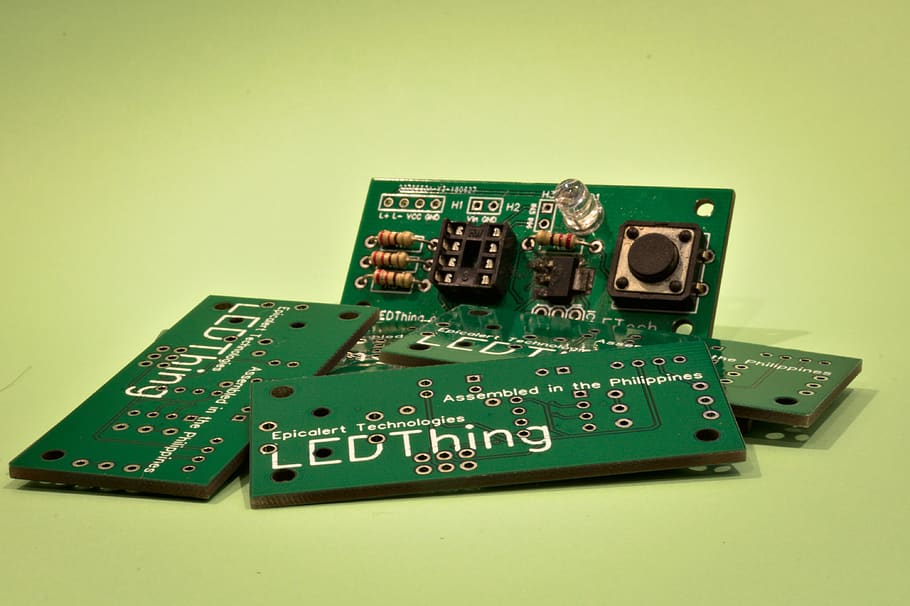 PCB, electrònica, circuit, pissarra, ordinadors, digital, component, xip, imprès, tecnologia, tir de l'estudi, a l'interior, cap gent, xip d’ordinador, fons de colors, color verd, indústria electrònica, comunicació, connexió, natura morta, targeta de circuits, ordinador, equips informàtics, taula, equipament, primer pla, text, complexitat, fons verd, 4K