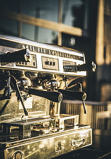 koffie, espresso, machine, keukengerei, communicatie, geen mensen, focus op de voorgrond, detailopname, tekst, vervoer, architectuur, wijze van transport, informatie, westers schrift, informatiebord, teken, spoor transport, openbaar vervoer, retro gestileerd, landvoertuig, dag, metaal, binnenshuis, 4K, CC0, publiek domein, royaltyvrij