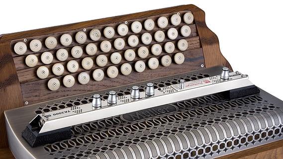 Steirische Mundharmonika, Mikrofon, abholen, Mundharmonika, Aufzeichnung, Mikro, Audio-, Musik-, Musik Studio, drinnen, Technologie, keine Leute, Studioaufnahme, Stillleben, Nahansicht, weißer Hintergrund, Retro-Stil, alt, Kommunikation, in einer Reihe, High Angle View, Tontechnik, Schreibmaschine, Kunst, Kultur und Unterhaltung, Ausrüstung, Holz - Material, große gruppe von gegenständen, 4K, CC0, gemeinfrei, lizenzfrei