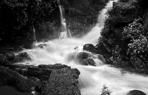 agua, fluxo, chuva, Rocha, rock - objeto, movimento, scenics - natureza, Exposição longa, sólido, beleza na natureza, movimento borrado, cascata, água corrente, floresta, árvore, natureza, ninguém, terra, fluindo, dia, cena não urbana, poder na natureza, ao ar livre, córrego - água corrente, floresta tropical, 2K, CC0, domínio público, royalty free