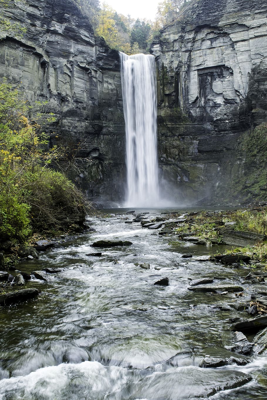 Wasserfall, Strom, stromabwärts, kleine Blende, fließen, Wasser, Szenen - Natur, fließendes Wasser, Bewegung, Rock, Schönheit in der Natur, Rock - Objekt, Langzeitbelichtung, Natur, Felsformation, Leistung, solide, Bewegungsunschärfe, Kraft in der Natur, Umgebung, Tag, Baum, Land, fließend, keine Leute, draußen, fallendes Wasser, 4K