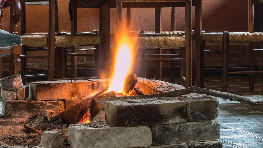 ogień, lena, ciepło, ciepło - temperatura, palenie, ogień - zjawisko naturalne, płomień, żadnych ludzi, Natura, ruch, rozjarzony, metal, drewno - materiał, długa ekspozycja, na dworze, kolor pomarańczowy, dzień, solidny, zbliżenie, drewno, 4K