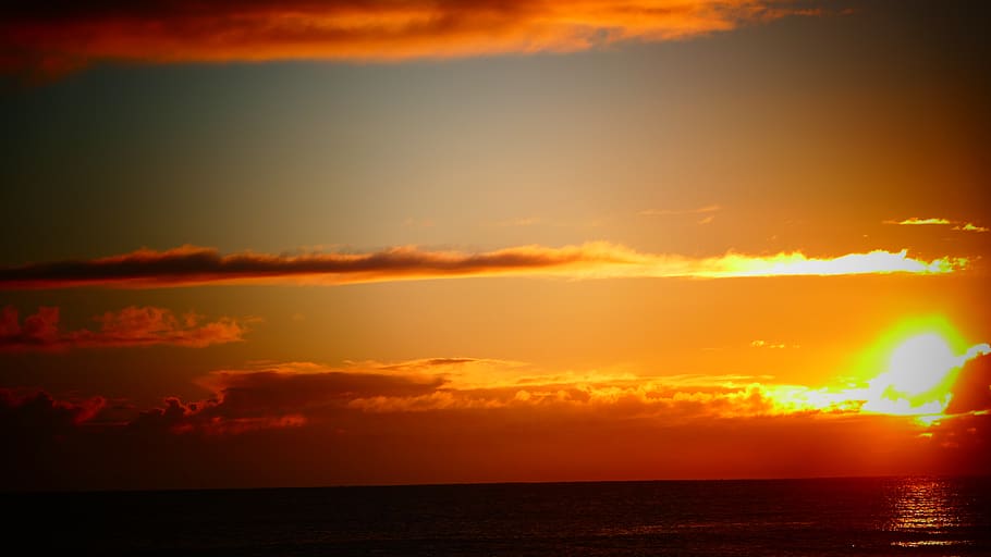 zonsondergang, zon, dageraad, avond, schemer, hemel, zee, water, horizon over water, horizon, wolk - lucht, schoonheid in de natuur, natuur, dramatische hemel, scenics - natuur, kalmte, Oranje kleur, idyllisch, stedelijke skyline, geen mensen, zonlicht, goudkleurig, buitenshuis, donker, 5K