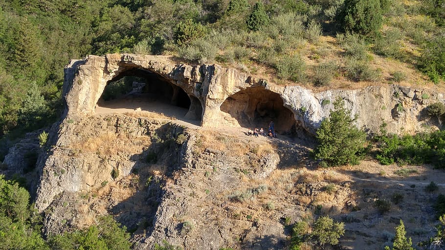 coves, muntanya, penya-segat, aventura, caverna, naturalesa, planta, dia, arbre, llum solar, pont - estructura feta per l'home, pont, cap gent, connexió, aigua, arquitectura, estructura construïda, rock, transport, arc, bellesa a la natura, sòlid, rock - object, tranquil·litat, a l'aire lliure, pont d’arc, 5K