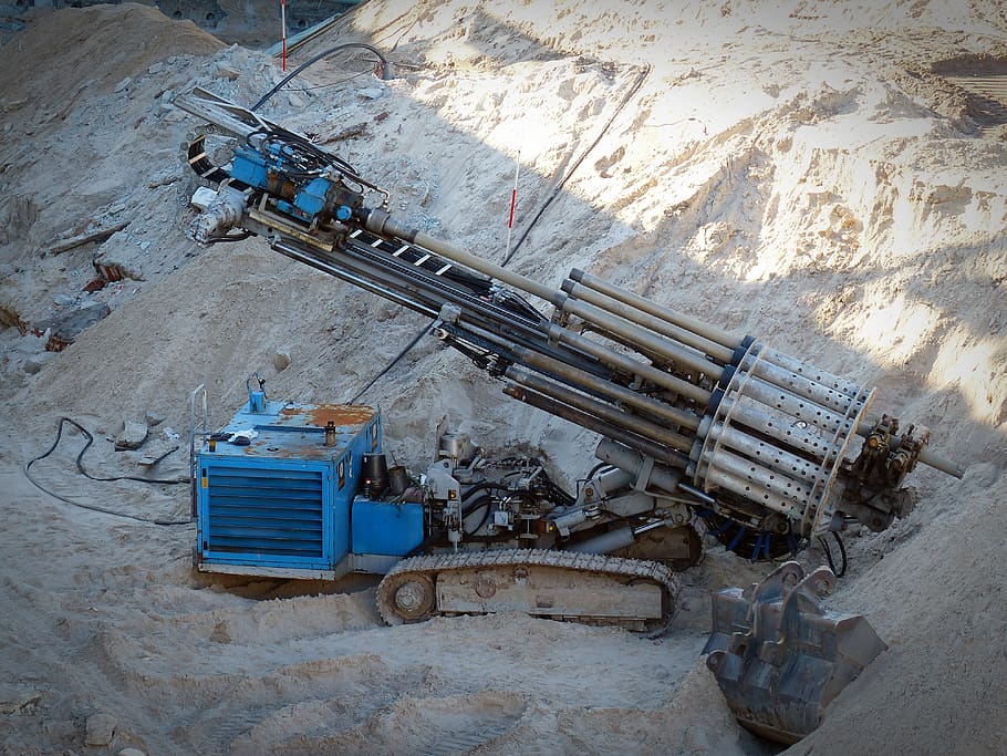 lloc, màquina, perforació, línies, trepant, treball de construcció, vareta de trepant, treballar, eina, treball dur, construcció, competència, barrena, sorra, equips de construcció, indústria, vista d’angle alt, dia, industria de la construcció, maquinària, naturalesa, cap gent, generació de combustible i energia, a l'aire lliure, estructura construïda, terra, llum solar, maquinària de construcció, lloc de construcció, equipament, transport, vehicle terrestre, tecnologia, desenvolupament, medi ambient, pedrera, 4K