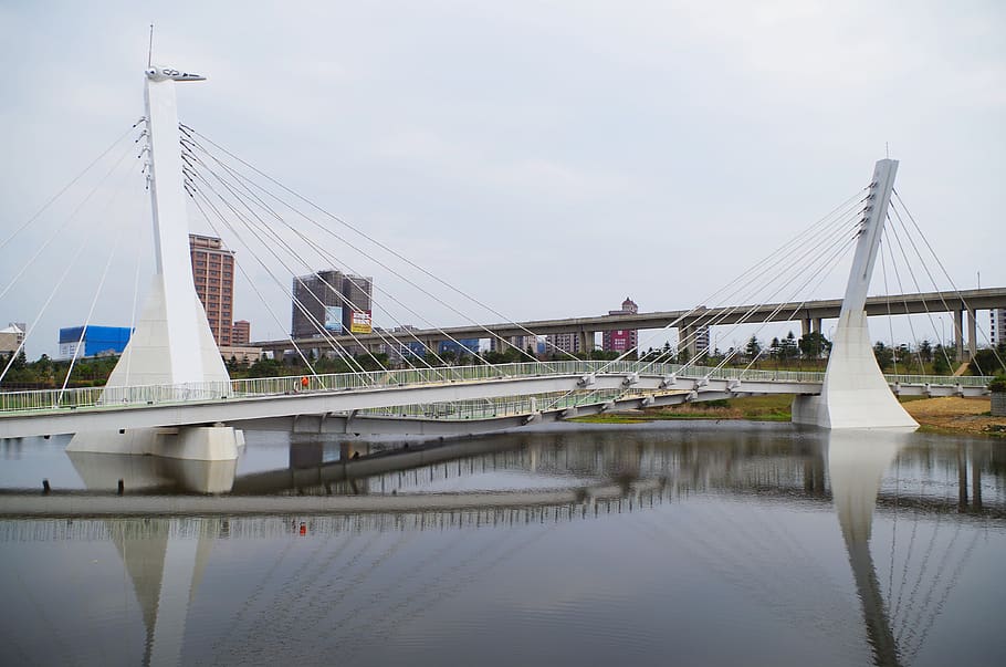 tchaj-wan, li, most, stavba, most - mužská konstrukce, architektura, nebe, spojení, voda, inženýrství, přeprava, visutý most, Příroda, den, řeka, odraz, destinace, cestovat, exteriér budovy, nábřeží, plachetnice, 4K
