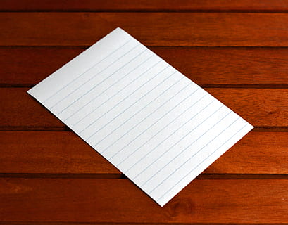 Bemærk, papir, klæbende noter, blank, besked, side, memo, pad, ark, kontor, brevpapir, stolpe, note papir, hvid farve, træ - materiale, kopiere plads, indendørs, enkelt objekt, enkelhed, bord, ingen mennesker, baggrunde, tæt på, tom, studio skud, mønster, note pad, direkte over, forretning, trækorn, møbel, sølvfarvet, 2K, CC0, offentligt domæne, royaltyfrie