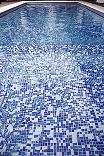 pool, flise, vand, svømmepøl, mønster, natur, afspejling, fuld ramme, blå, ingen mennesker, dag, høj vinkel visning, baggrunde, gulve, gennemsigtig, udendørs, arkitektur, form, piblede, flisebelagt gulv, renhed, luksus, 4K, CC0, offentligt domæne, royaltyfrie