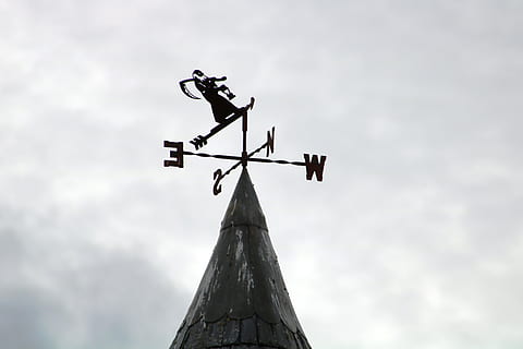 vejrhane, skilt, vejr, pointer, himmel, sky - himmel, lav vinkel visning, natur, arkitektur, meddelelse, ingen mennesker, retning, dag, vejledning, udendørs, bygget struktur, repræsentation, pil symbol, bygning udvendig, religion, retningssignal, 5K, CC0, offentligt domæne, royaltyfrie
