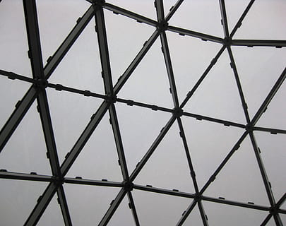 trianglar, arkitektur, konstruktion, full ram, byggd struktur, bakgrunder, mönster, inget folk, geometrisk form, lågvinkelvy, design, form, tak, metall, dag, inomhus, himmel, närbild, glas - material, modern, takfönster, direkt nedanför, 2K, CC0, offentligt domän, royaltyfria