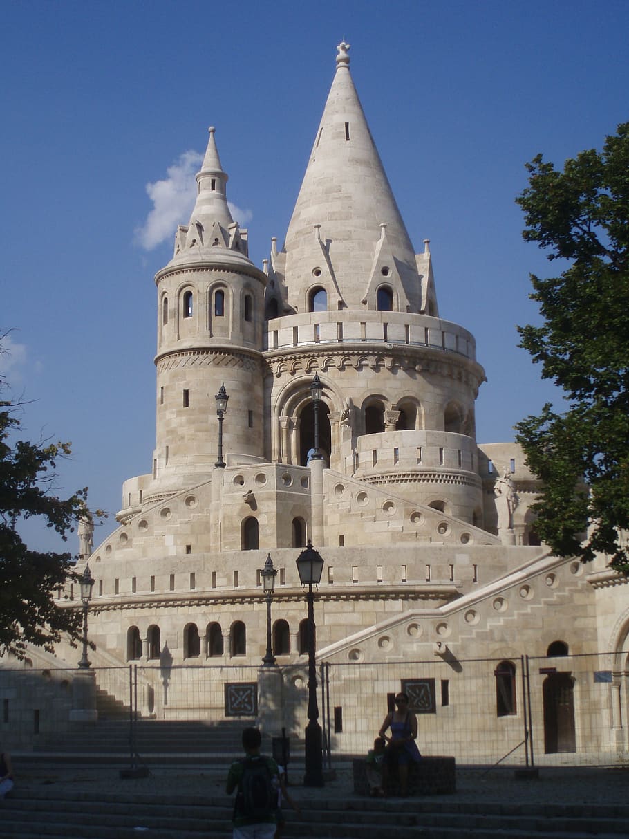 budapest, udsigtspunkt, ungarn, arkitektur, bygget struktur, bygning udvendig, himmel, natur, religion, bygning, historie, sted for tilbedelse, fortiden, tro, spiritualitet, rejsemål, dag, rejse, tilfældige mennesker, lav vinkel visning, bue, turisme, udendørs, Spir, 2K