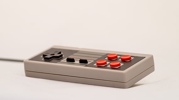 joc, controlor de joc, controlor, consolă, Joaca, jocuri, joystick, tehnologie, Play Station, divertisment, gamepad, jucător, cheie, calculator, dispozitiv, pasiune, xbox, joc pe calculator, telecomandă, electronic, Control, nintendo, fundal alb, studio shot, în interior, a închide, nici o persoana, elimina, roșu, un singur obiect, finanţa, să se concentreze asupra primelor elemente, jocuri de agrement, arhitectură, arta culturii și divertismentului, modern, Securitate, protecţie, natură moartă, pilulă, 5K, CC0, domeniu public, fără drepturi de autor