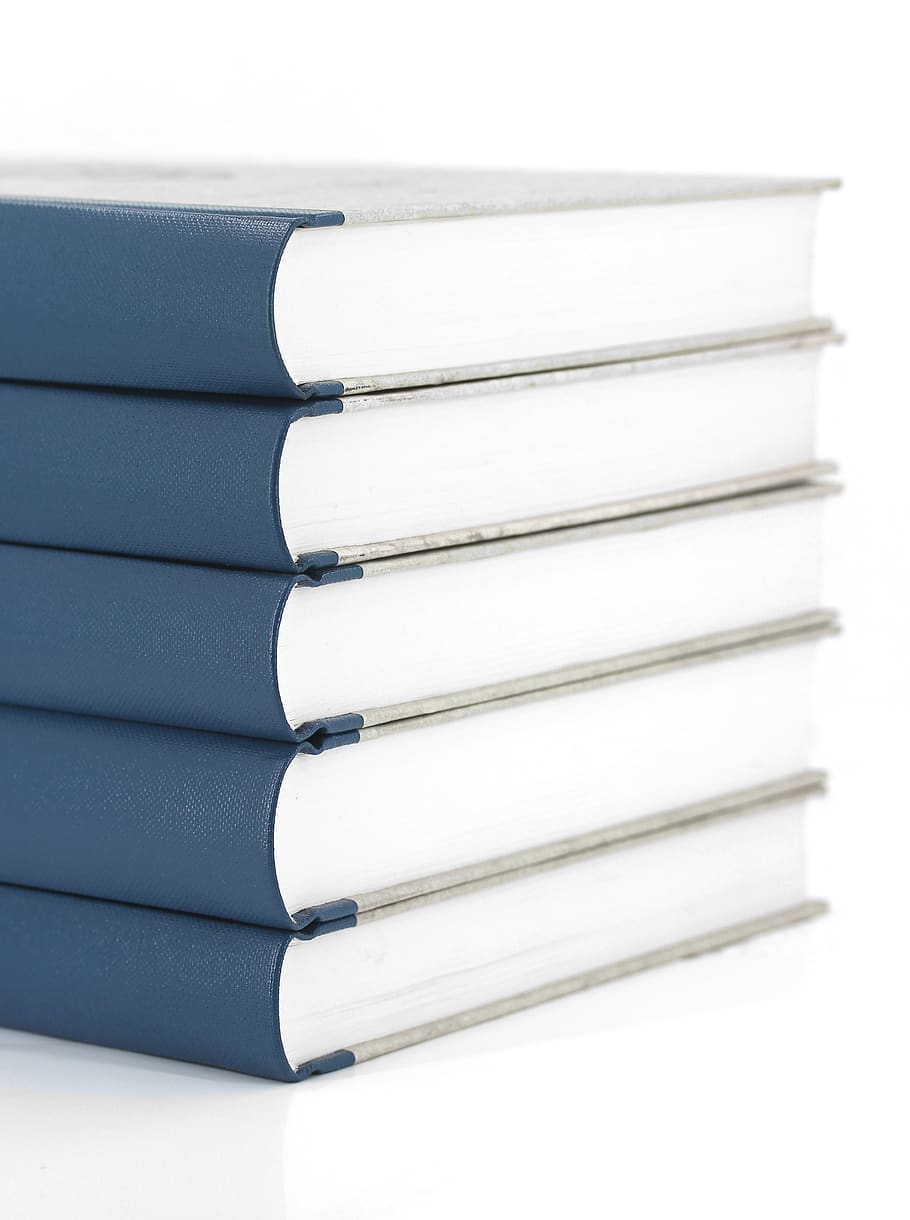 pila de llibres, pila, literatura, educació, pàgina, llibre, coneixement, llegir, coberta, històricament, publicació, a l'interior, fons blanc, tir de l'estudi, cap gent, gran grup d'objectes, grup d'objectes, primer pla, natura morta, elecció, experiència, aprenentatge, ordre, tallar, llibre de tapa dura, llibre de text, 4K