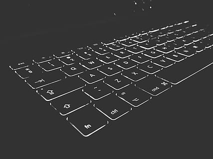 toetsenbord, backlight, technologie, computerapparatuur, computer, computer deel, communicatie, tekst, verbinding, alfabet, binnenshuis, brief, computer sleutel, Draadloze technologie, detailopname, geen mensen, laptop, hoge hoekmening, hoofdletter, aantal, elektrische apparatuur, 2K, CC0, publiek domein, royaltyvrij