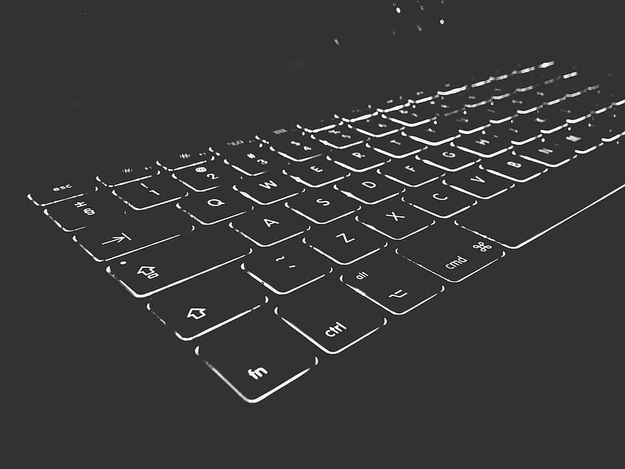 tastiera, controluce, tecnologia, attrezzatura informatica, computer, parte del computer, comunicazione, tastiera del computer, testo, connessione, alfabeto, in casa, lettera, tasto del computer, tecnologia wireless, avvicinamento, nessuno, il computer portatile, vista dall'alto, lettera maiuscola, numero, materiale elettrico, 2K