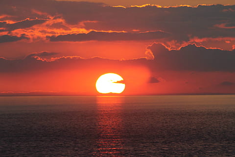 baltisch, Meer, Sonnenuntergang, Wolken, Himmel, Szenen - Natur, Sonne, wolke - himmel, Schönheit in der Natur, ruhige Szene, Ruhe, Sonnenlicht, Horizont, Natur, Horizont über Wasser, Wasser, Umgebung, idyllisch, Dramatischer Himmel, orange Farbe, atmosphärische Stimmung, Land, keine Leute, draußen, romantischer Himmel, 4K, CC0, gemeinfrei, lizenzfrei