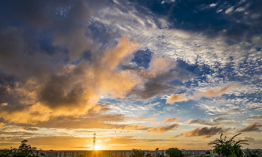 macaé, cel, blau, núvol - cel, posta de sol, tranquil·litat, cel dramàtic, naturalesa, color taronja, llum solar, bellesa a la natura, cap gent, escenics - natura, escena tranquil·la, cloudscape, a l'aire lliure, arquitectura, idíl·lic, estructura construïda, sol, horitzó urbà, medi ambient, 5K