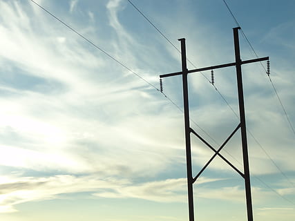 Himmel, Umfrage, Linien, Wolken, wolke - himmel, Flachwinkelansicht, Kraftstoff- und Stromerzeugung, Technologie, Elektrizität, keine Leute, Verbindung, Tag, Natur, Netzteil, draußen, Kabel, Schönheit in der Natur, Stromleitung, Strommast, alternative Energie, Ruhe, erneuerbare Energie, Windkraftanlage, elektrische Ausrüstung, 2K, CC0, gemeinfrei, lizenzfrei