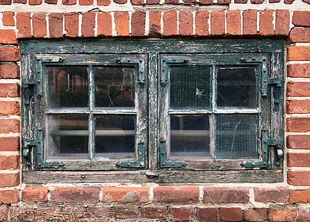 finestra, mattone, facciata, decadimento, dimenticare, intemperie, parete, vecchio, opere murarie, riflessione, rotto, muro di pietra, abbandonato, costruzione, esterno dell'edificio, struttura costruita, architettura, muro di mattoni, vetro - materiale, nessuno, giorno, caratteristica della parete, Casa, all'aperto, forma, trasparente, telaio della finestra, 4K, CC0, dominio pubblico, privo di copyright