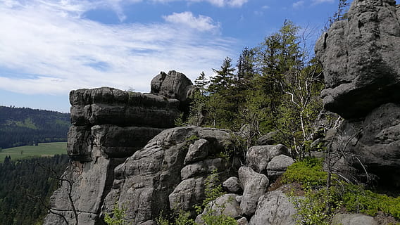 Selines, Tafelberge, Rock, Himmel, Baum, solide, Rock - Objekt, Pflanze, Schönheit in der Natur, Ruhe, Natur, Land, wolke - himmel, Felsformation, ruhige Szene, Landschaft, keine Leute, Nicht-städtische Szene, Szenen - Natur, Geologie, Tag, Umgebung, draußen, erodiert, Formation, 2K, CC0, gemeinfrei, lizenzfrei