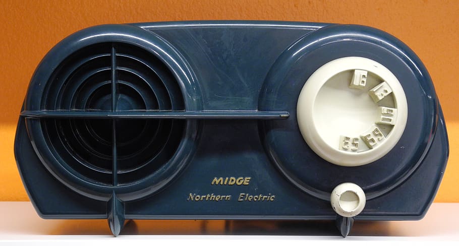 radio, elektronik, ho, teknologi, lyd, apparat, udsendelse, ingen mennesker, enkelt objekt, tæt på, indendørs, udstyr, studio skud, knop, nautiske fartøj, elektronikindustrien, meddelelse, støj, kunstkultur og underholdning, manden lavet, sort farve, elektrisk udstyr, tekst, retning, blå, 2K
