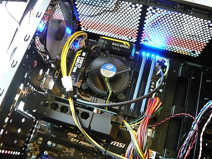 computadora, hardware, procesador, tecnología, UPC, tarjeta madre, aficionados, herramienta, db, componente, eléctrico, electrónico, pastilla, cable, tablero, adentro, conexión, nadie, de cerca, equipo, maquinaria, comunicación, multi color, metal, industria, complejidad, controlar, vehículo terrestre, transporte, modo de transporte, moderno, electricidad, cultura de las artes y entretenimiento, economía, 2K, CC0, dominio público, libre de derechos