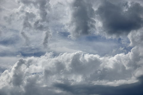Wolken, Regen, Element, Himmel, wolke - himmel, Schönheit in der Natur, Szenen - Natur, keine Leute, Wolkengebilde, Natur, Hintergründe, bedeckt, Tag, flauschige, Dramatischer Himmel, Umgebung, weiße Farbe, Ruhe, draußen, Flachwinkelansicht, Meteorologie, Wind, Weichheit, bedrohlich, 4K, CC0, gemeinfrei, lizenzfrei